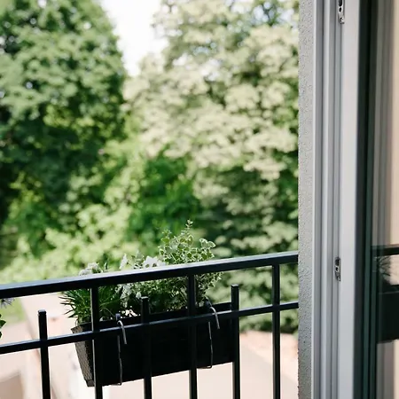 Przytulny Apartament W Centrum Starego Miasta Z Widokiem Na Ogrod